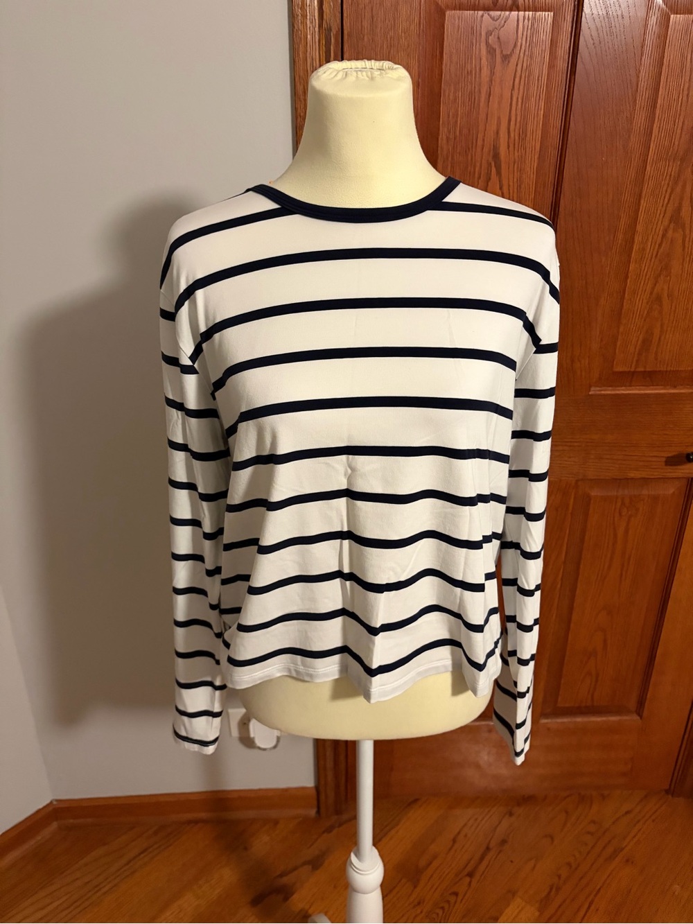 Athleta white and navy striped long sleeve top in a L #athletic #nautical